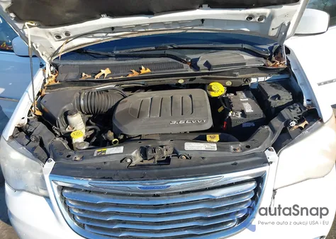 2013 Chrysler Town & Country Touring из США, поврежденный, VIN 2C4RC1BG4DR815893